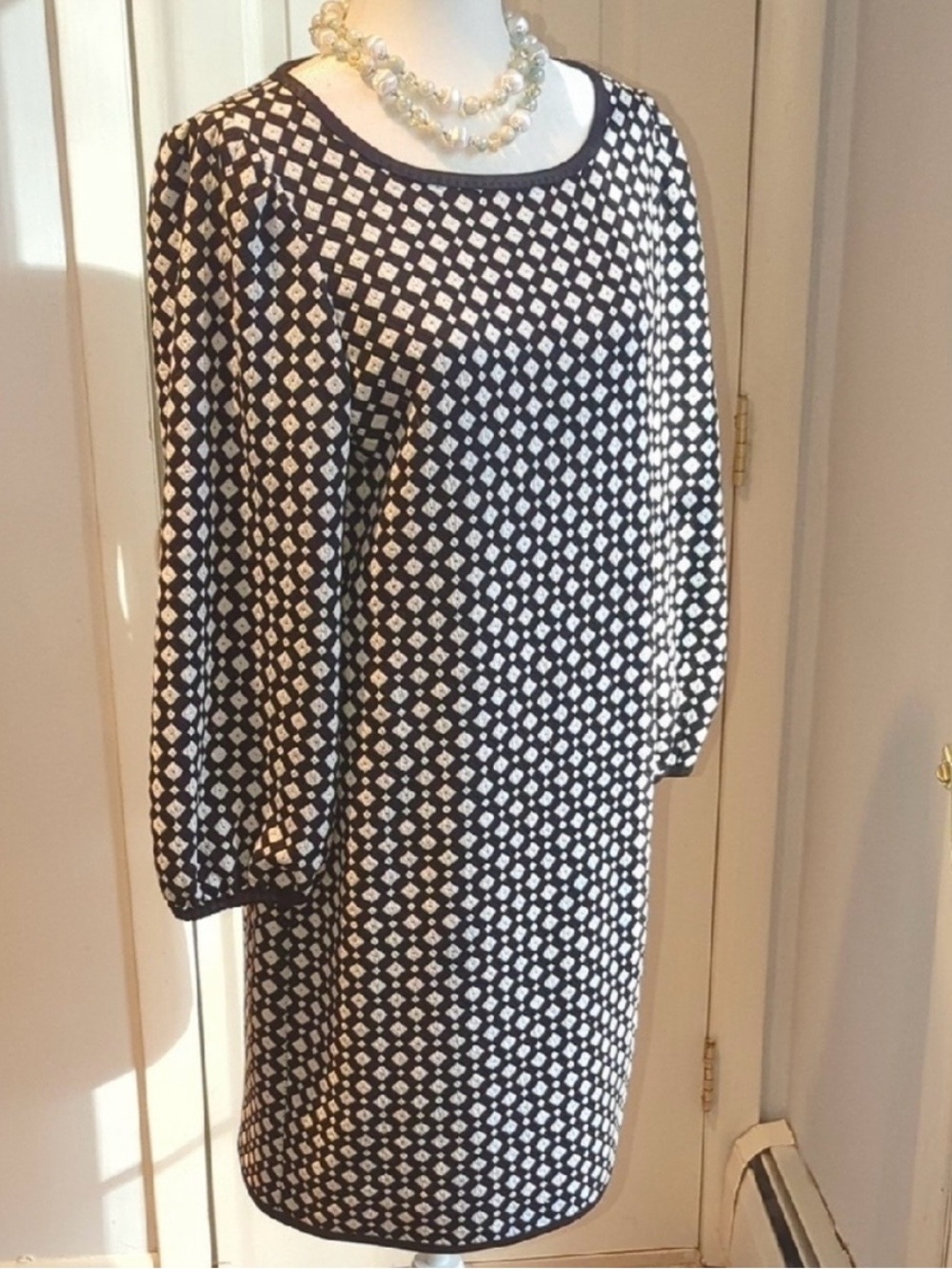 Max Studio Black and White Patterned Long Sleeve Dress